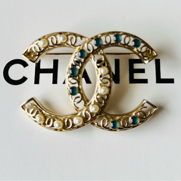 CHANEL Large CC White Pearl And Blue Enamel  Brooch - Picture 6 of 15